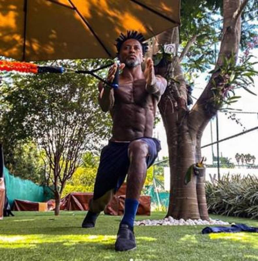 Jugó para Bayern Múnich y Real Madrid y así luce a sus 49 años: asegura que es más fuerte que Cristiano Ronaldo