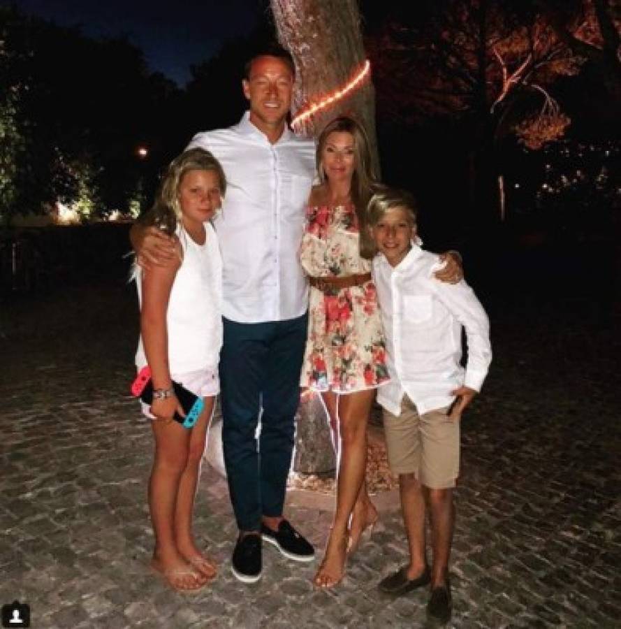 La espectacular esposa de John Terry deslumbra en sus vacaciones en Portugal