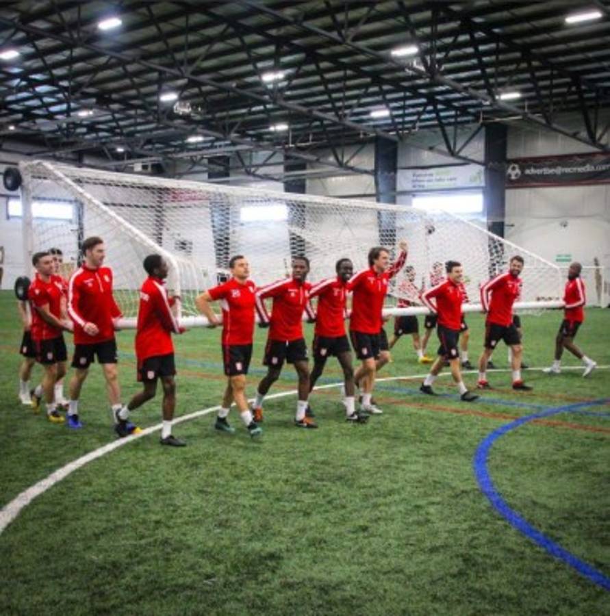 El bonito estadio y la nueva casa de José Escalante en Calgary, Canadá