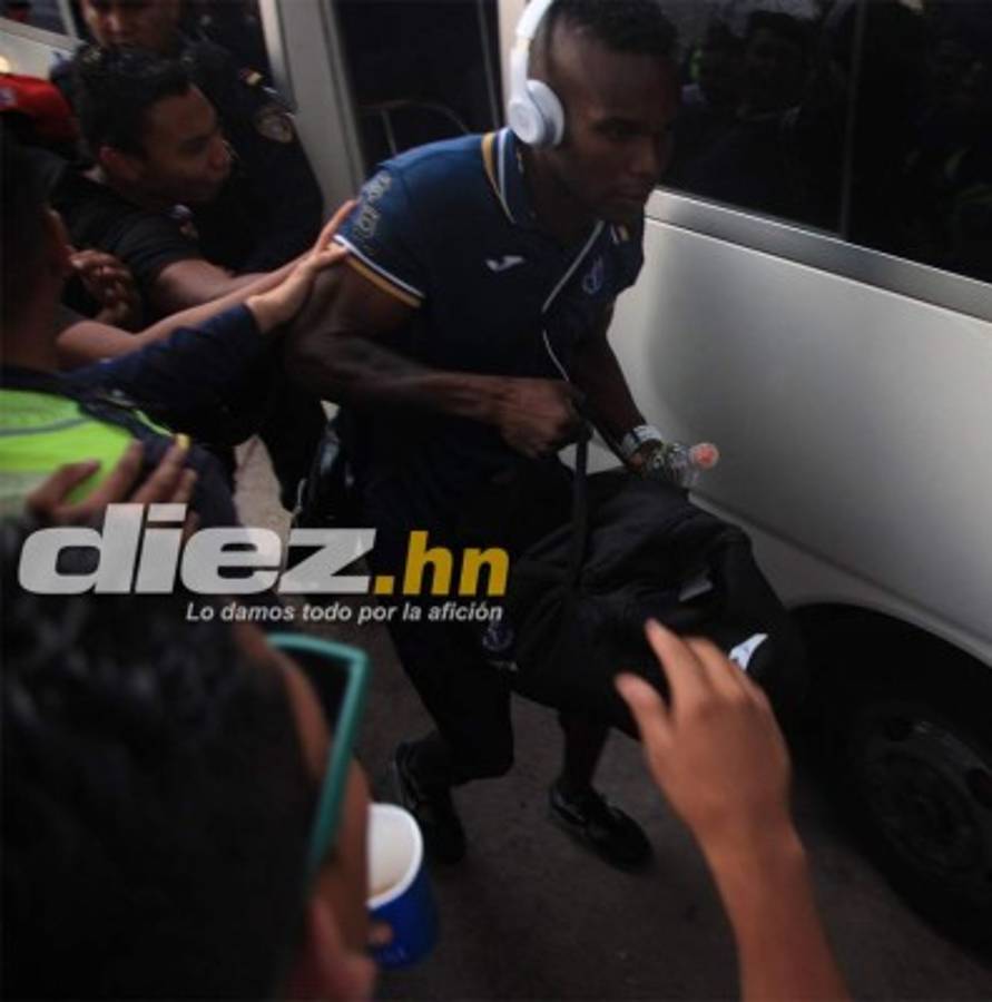 'Choco' Lozano billó más que Rubilio Castillo en el primer duelo de la final