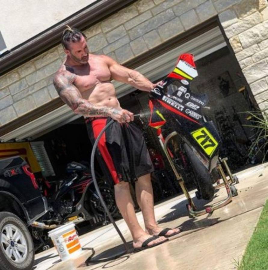 Tyler Reks, estrella de WWE, hizo público su cambió de sexo: 'Esta soy yo, sin vergüenza ni pudor'