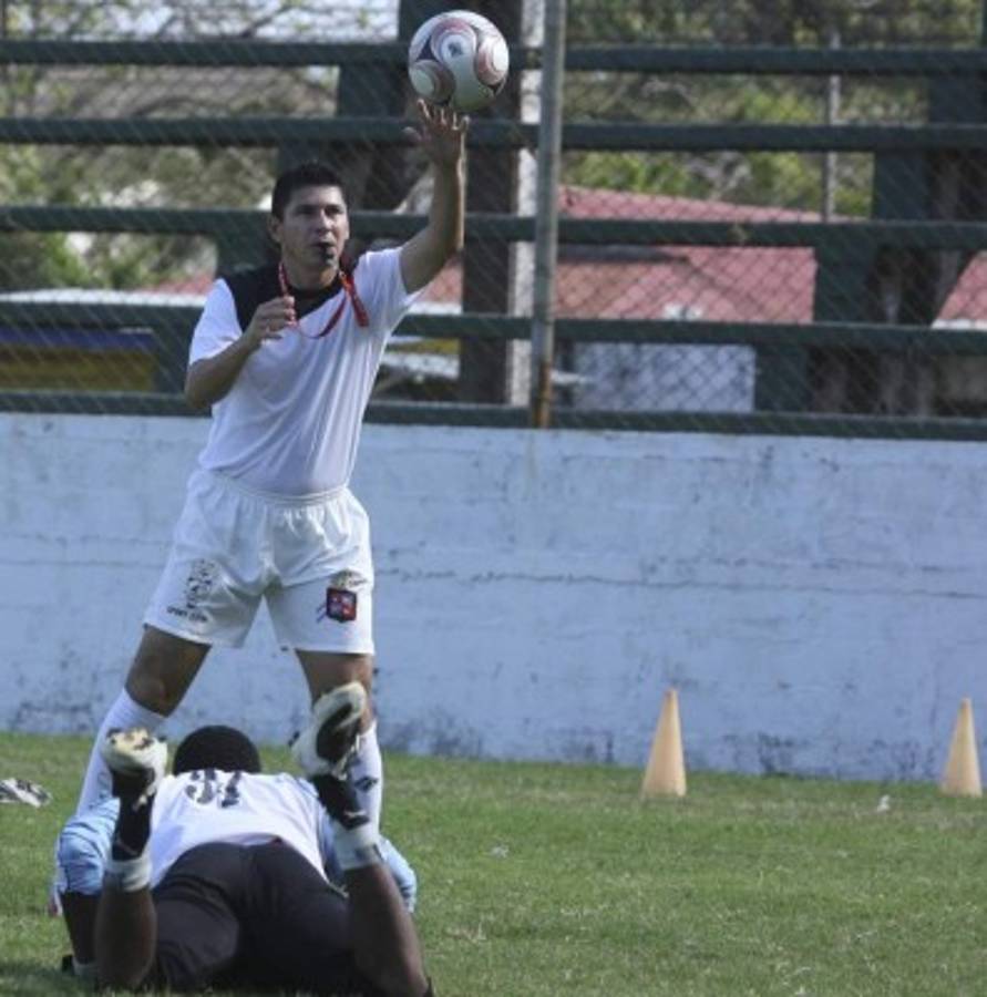 Grandes futbolistas hondureños sin suerte o alejados de la dirección técnica