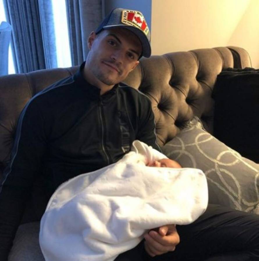Escándalo: La mujer de Granit Xhaka, jugador del Arsenal, recibe amenazas de muerte y a su hija: 'deseamos que tenga cáncer'.