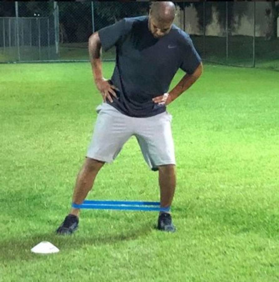 El gran giro que ha dado la vida de Adriano, el crack que volverá al fútbol