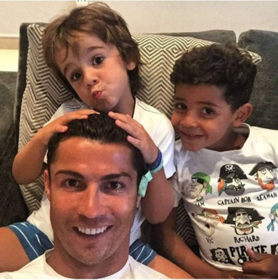 FOTOS: Así ha hecho Cristiano Ronaldo del Selfie una moda mundial