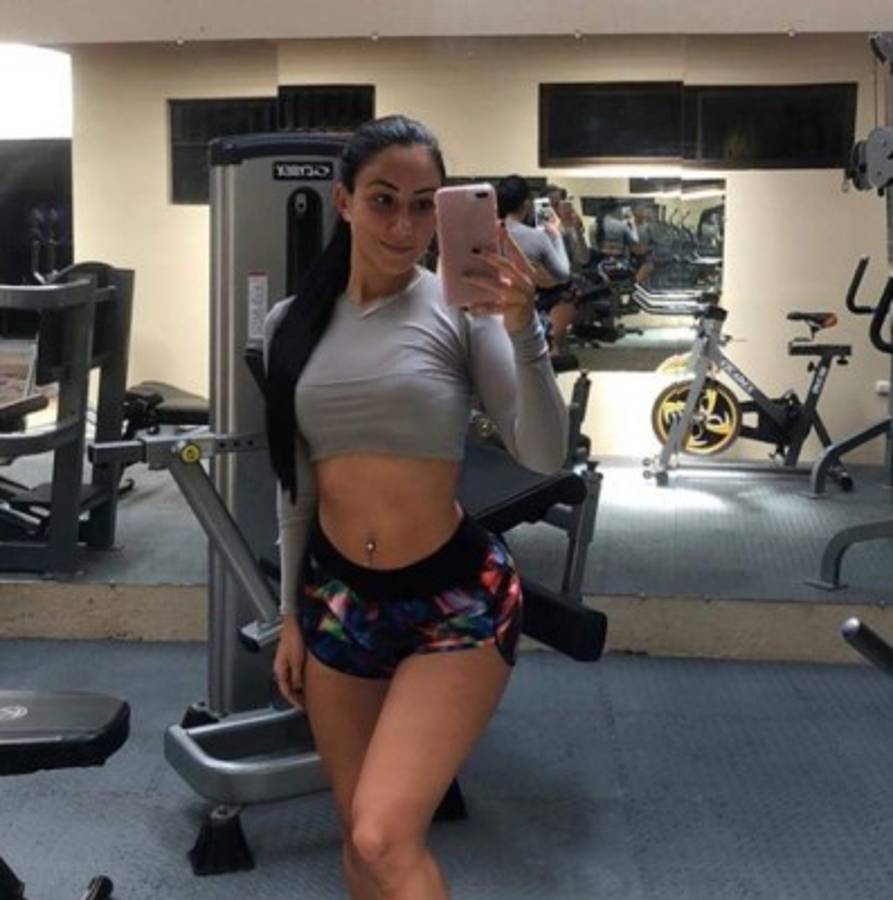 ¡Muñeca! Stephanie González, la modelo y locutora que enamora en Instagram