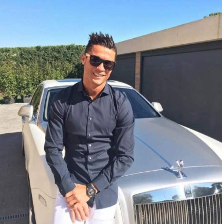 La impresionante colección de autos de CR7 y su nuevo capricho ¡un Bugatti de 8 millones de dólares!