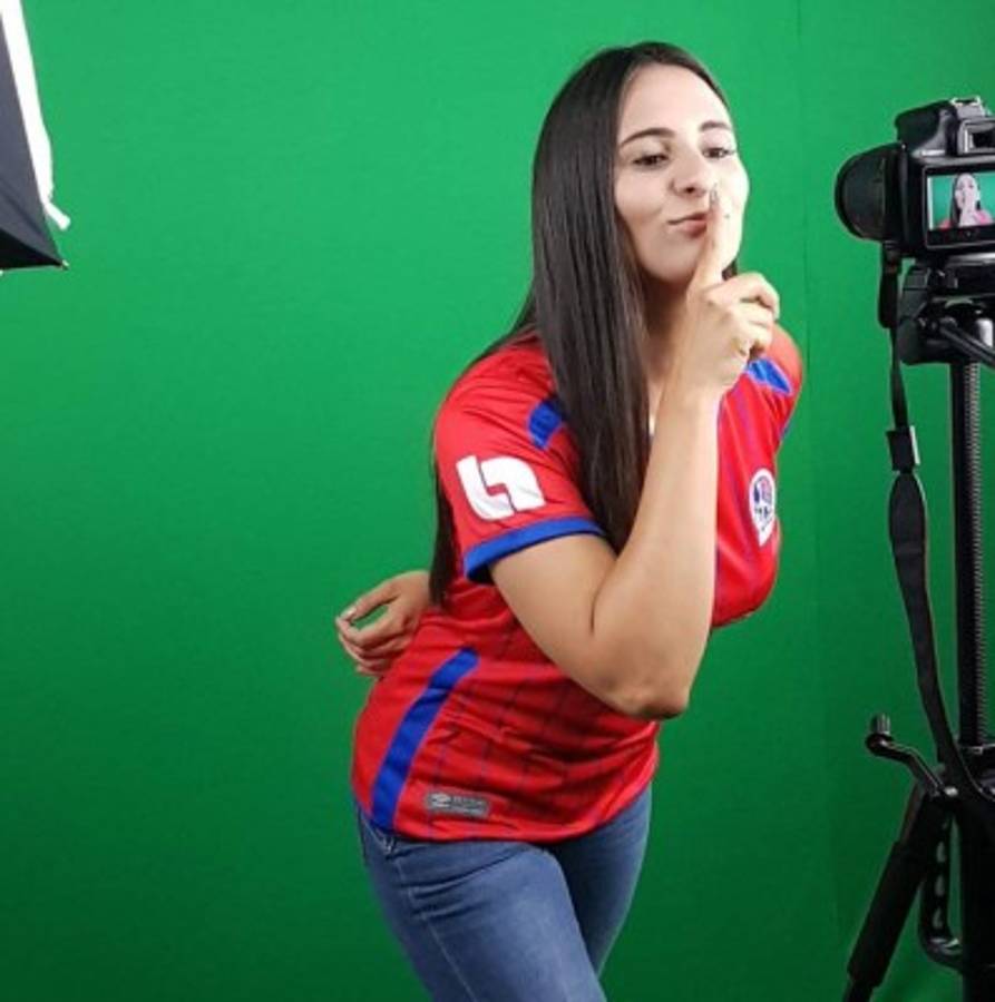 FOTOS: Ella es la guapa fotógrafa que retrata la historia del Olimpia