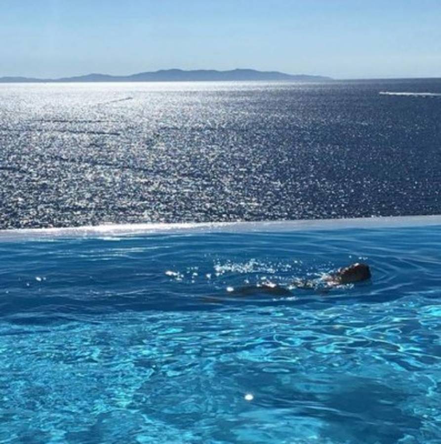 Daniella Semaan deslumbra junto con Antonela Rocuzzo en sus vacaciones en Grecia