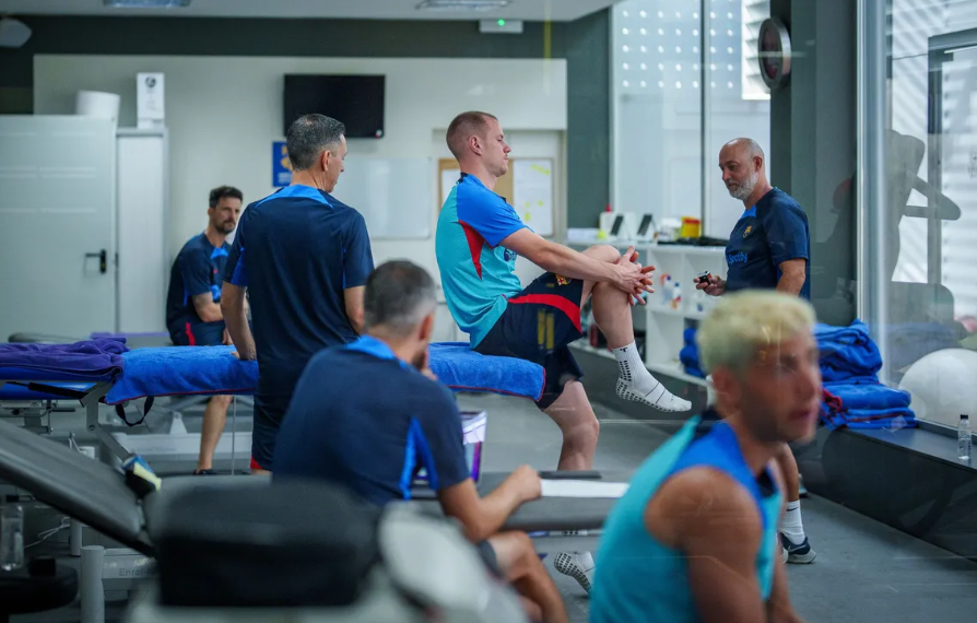 Barcelona arranca la pretemporada: los jugadores que desobedecieron a Xavi y Aubameyang sorprende con su nuevo look