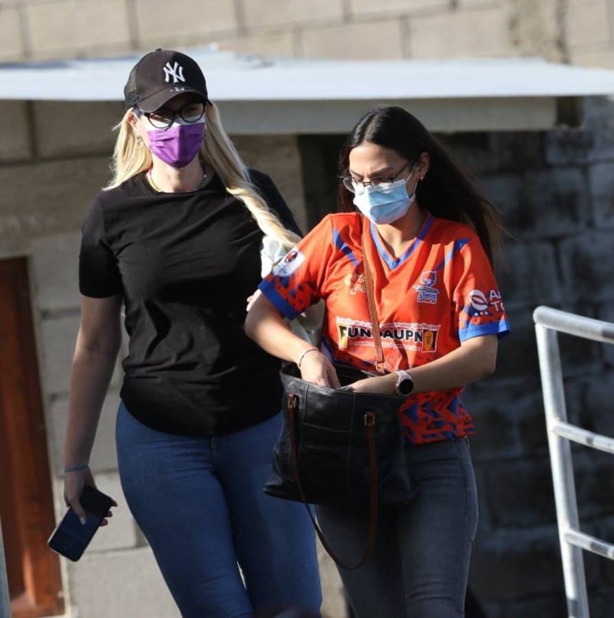 No se vio en TV: La jefa de mercadeo del Vida deslumbra, el festejo de los cocoteros y belleza en los estadios