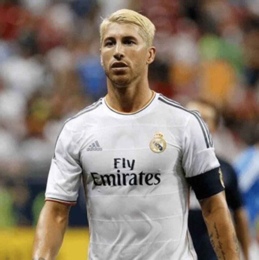 Como Lionel Messi, otros futbolistas por el mundo que sorprendieron al pintarse el pelo