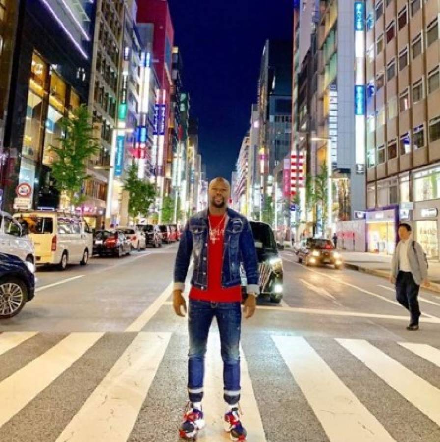 Floyd Mayweather presume de su lujosas vacaciones en Tokio, Hong Kong y Dubái