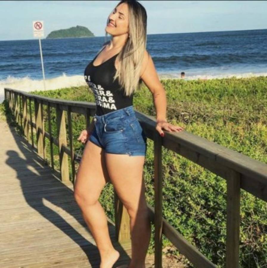 Así es Juliana, la espectacular rubia y futbolista que hace suspirar con sus fotos en Instagram