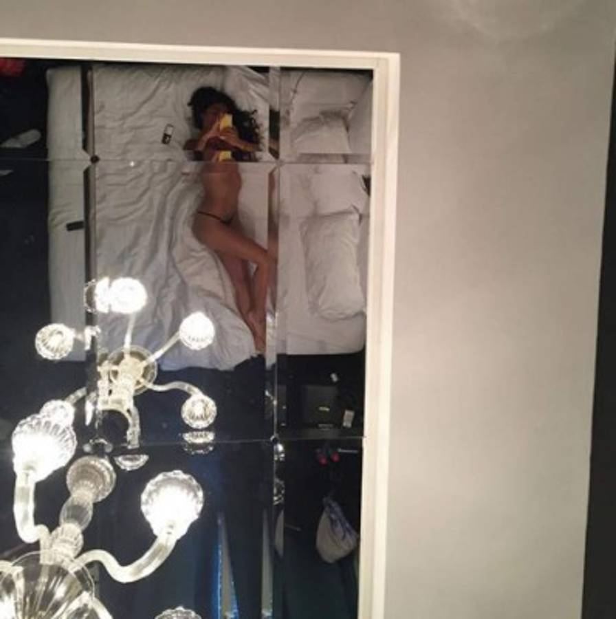 ¡22 menos! La novia de infarto de una exfutbolista francés de 51 años