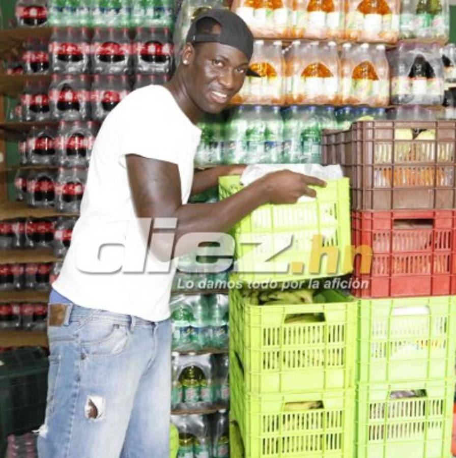 Fotos: Orlindo Ayovi, de futbolista a trabajar en Baleadas Express