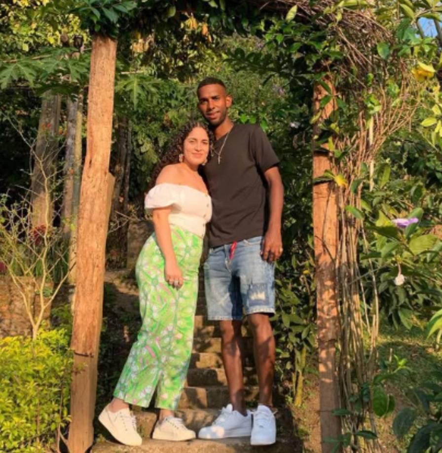 Mundialista con Honduras se casó con bella periodista: ¿en qué equipo de Liga Nacional juega?