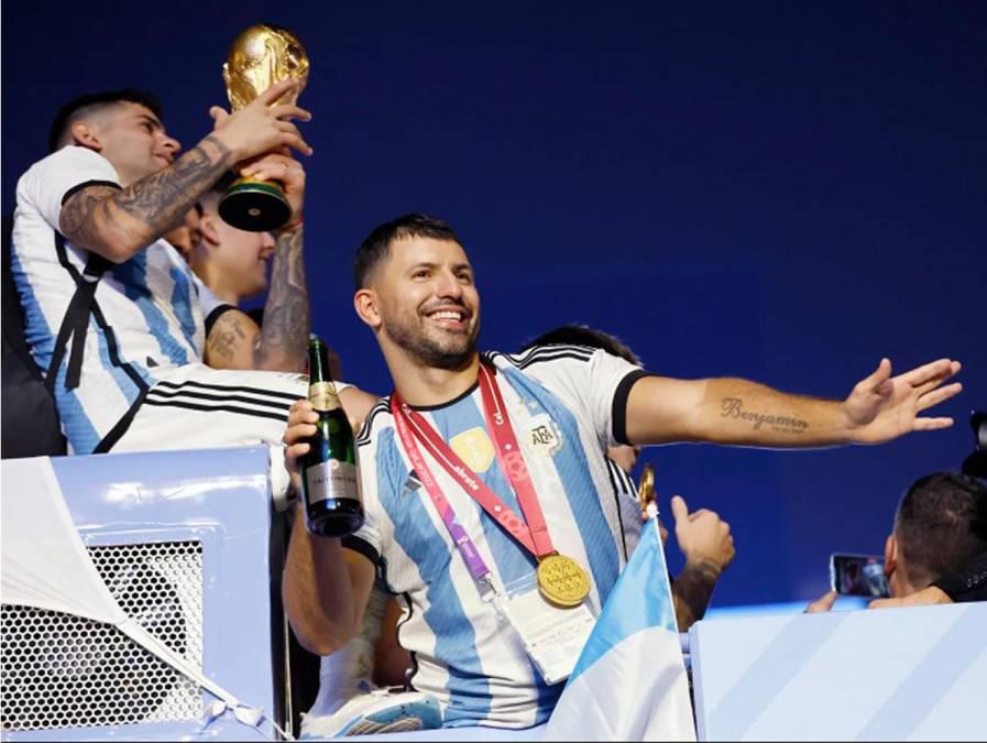 Camellos, alcohol y jeques: La exuberante caravana de la selección de Argentina en las calles de Doha