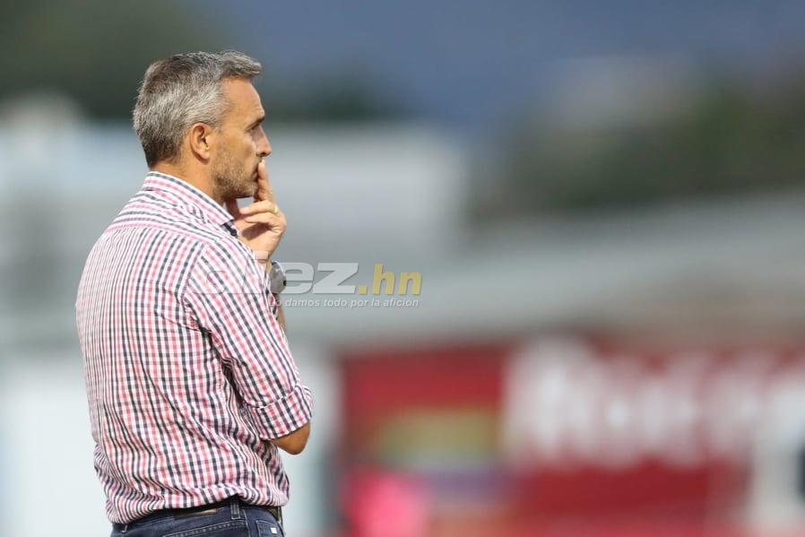 No viste en TV: El debut de Lavallén con Olimpia, hermosas chicas y el “diluvio” en Puerto Cortés