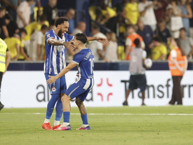 El jugador del Deportivo de A Coruña Pierre-Emerick Aubameyang celebra su gol ante Villarreal.