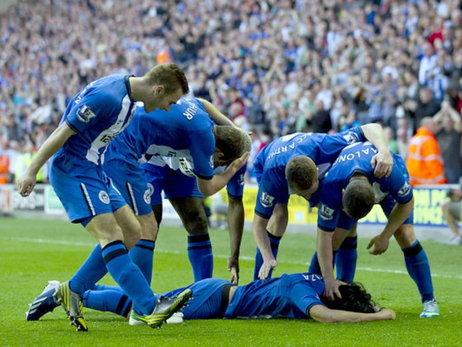 Roger Espinoza se estrena con golazo en la Premier