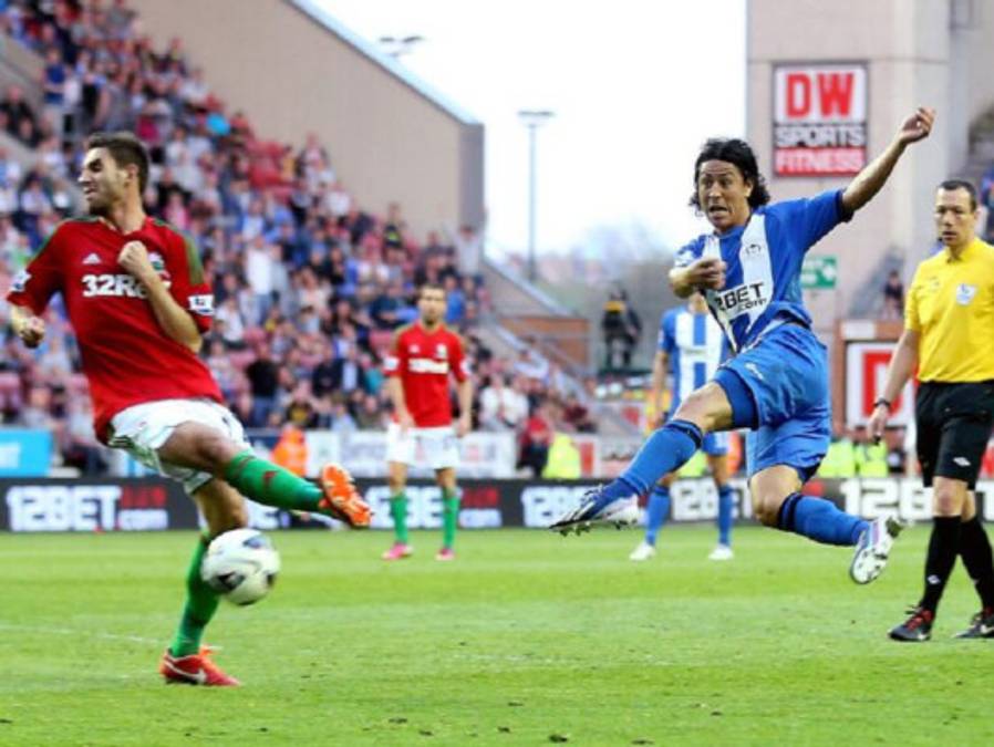 Roger Espinoza se estrena con golazo en la Premier