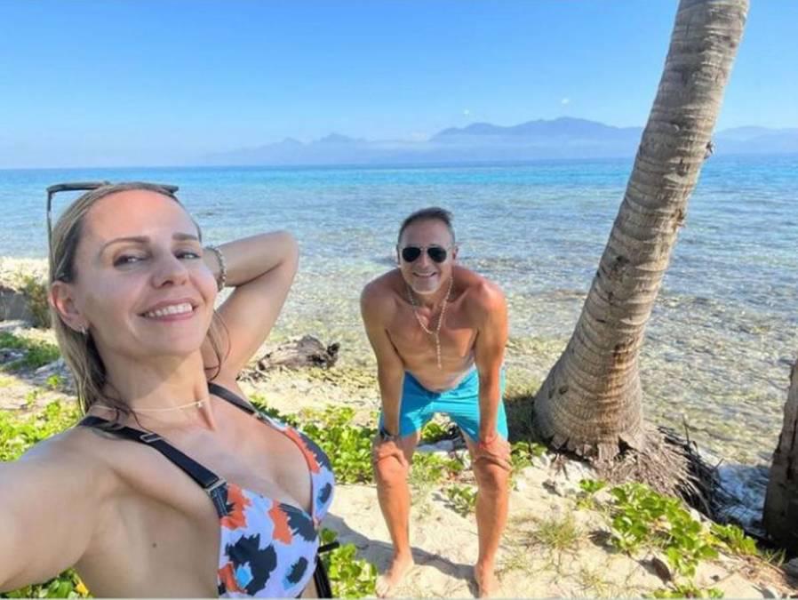 La Tota Medina llega a Cayos Cochinos en Islas de la Bahía muy bien acompañado, pero ¿qué pasó con el Victoria?