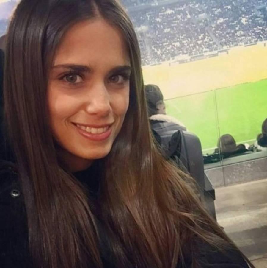 ¡SE SOLTÓ! La ex de Dybala termina relación y sube fotos candentes a sus redes