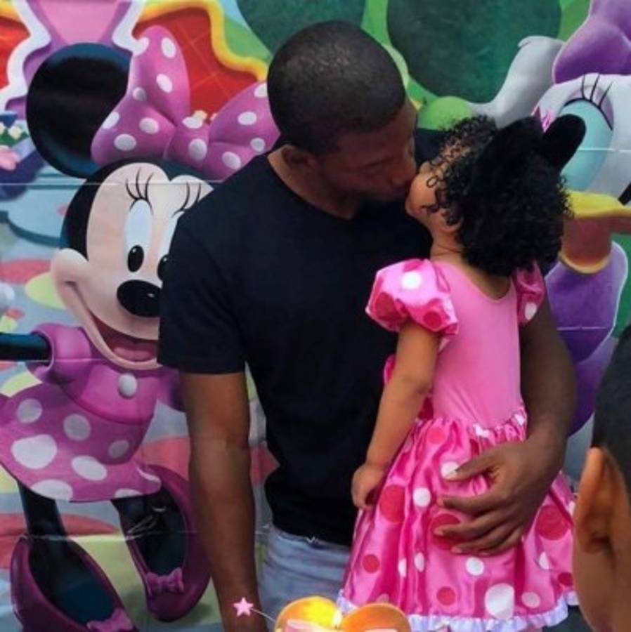 Futbolistas hondureños y sus 'tiernas' imágenes en su faceta de padres