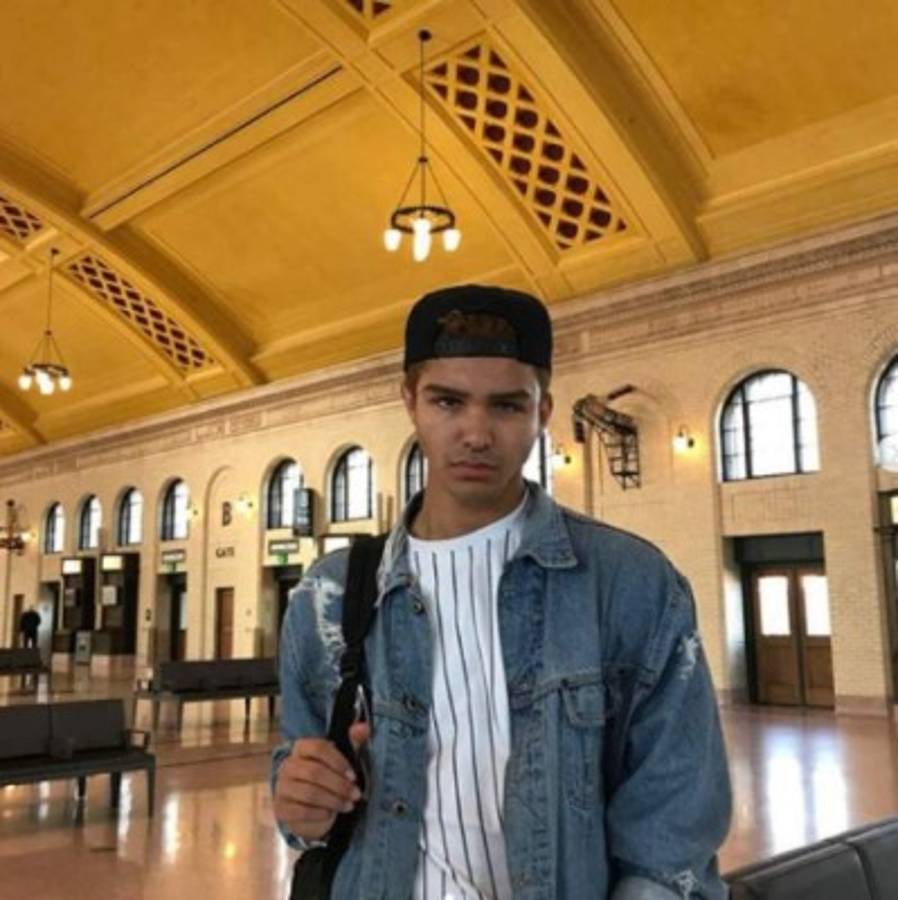 ¿Quién es Larz, el influencer que tiene coronavirus por lamer un inodoro público?