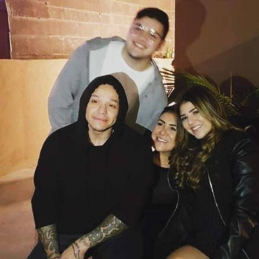 Sin máscara: Rey Mysterio muestra su cara oculta por amor y sorprende a los fanáticos de la WWE