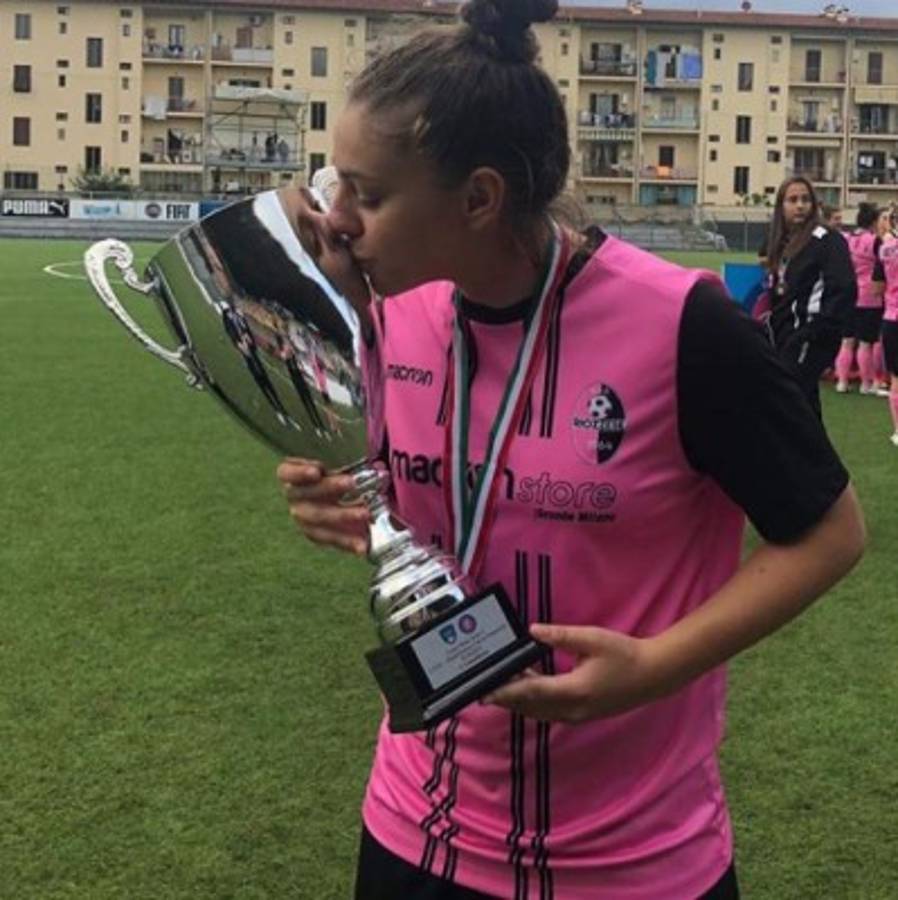 ¿Quién era Arianna Varone? La futbolista que se comparaba con Iniesta y que sacudió a Italia con su trágica muerte