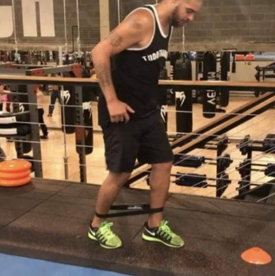 El gran giro que ha dado la vida de Adriano, el crack que volverá al fútbol