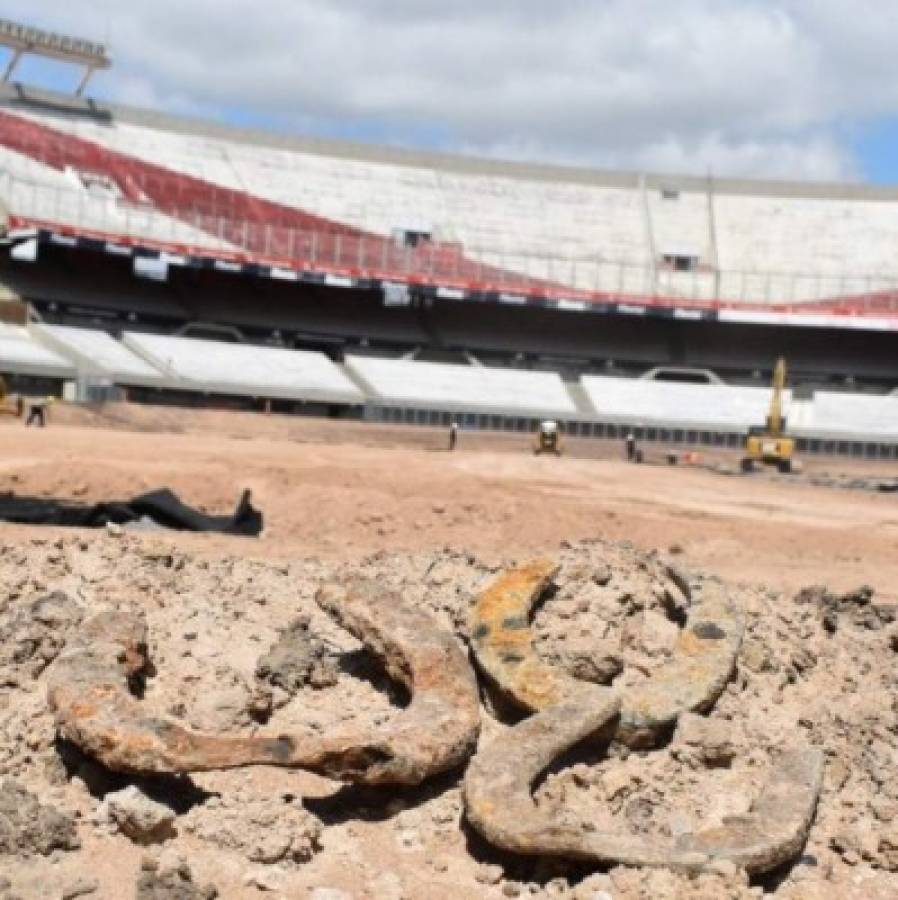Bombas sin detonar y restos óseos de humano: Hallazgos insólitos en los estadios del mundo