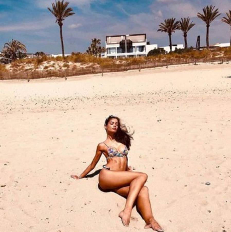 Las fotos 'hot' de la mujer de Dani Alves en sus vacaciones en las Maldivas