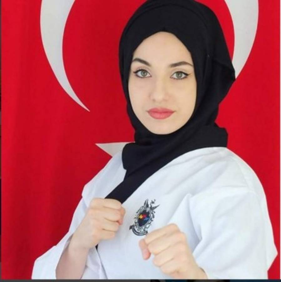 Fotos: La atleta turca que cautiva en Río pese a su no participación directa en los Juegos