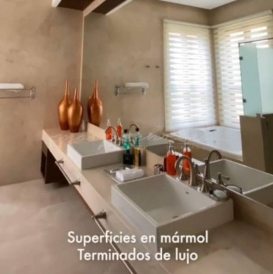 La millonaria hacienda del 'Canelo' Álvarez: ruedos, terminados de mármol y puedes llegar en helicóptero