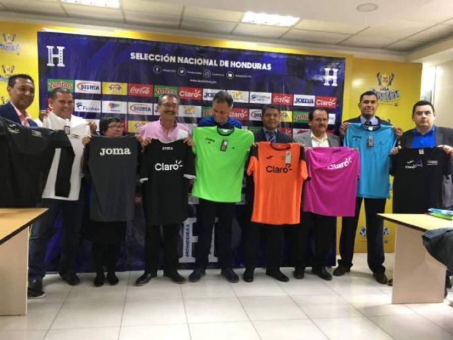 Fenafuth entrega uniformes a filial de árbitros de la zona norte de Honduras