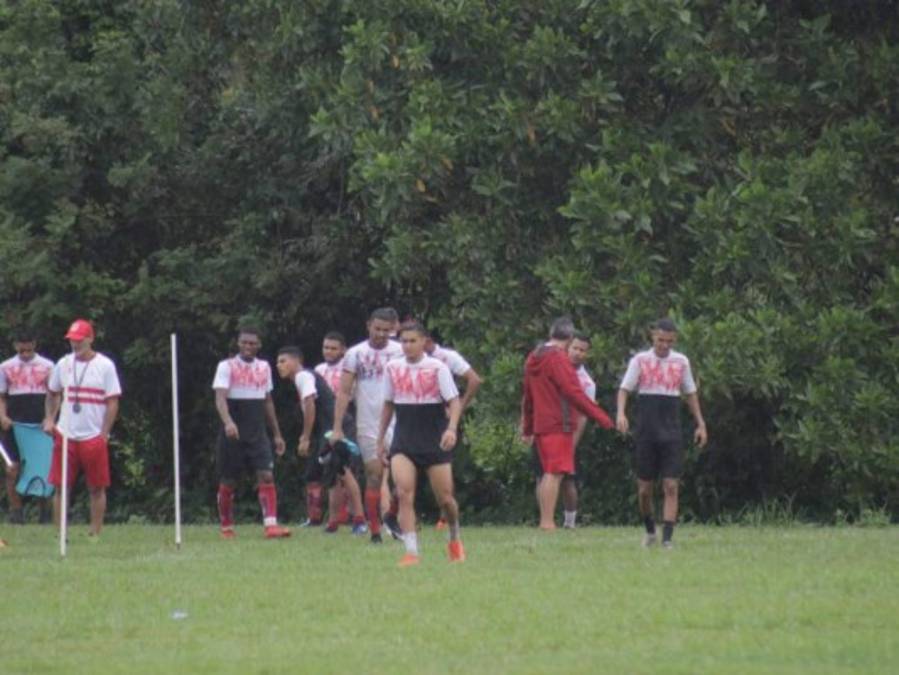 Cuerpo técnico del Vida busca regresar a Uruguay a través del consulado por Covid-19