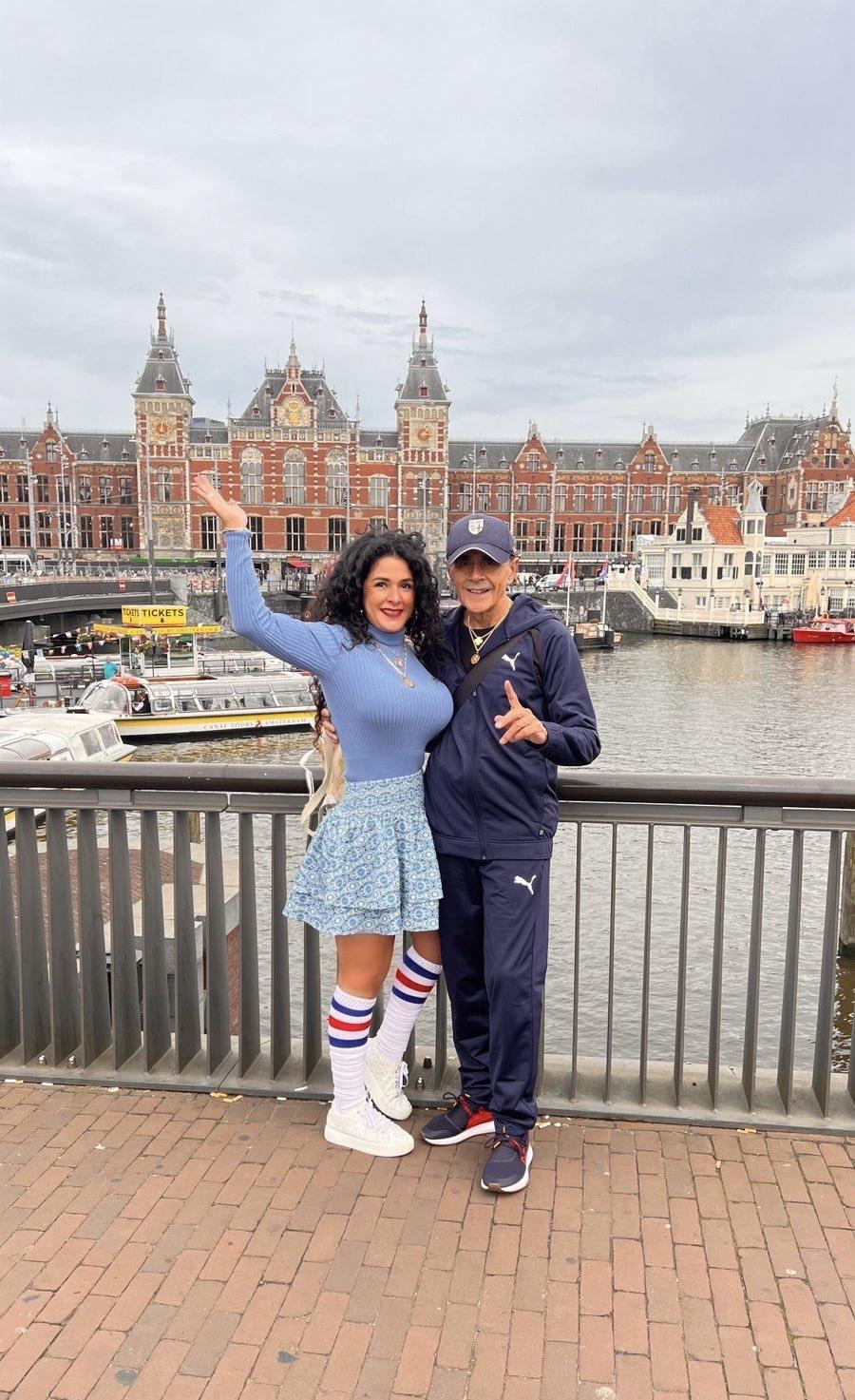 Periodista mexicano presume que su bella esposa debuta en Onlyfans: “Gracias a todos por su cariño”