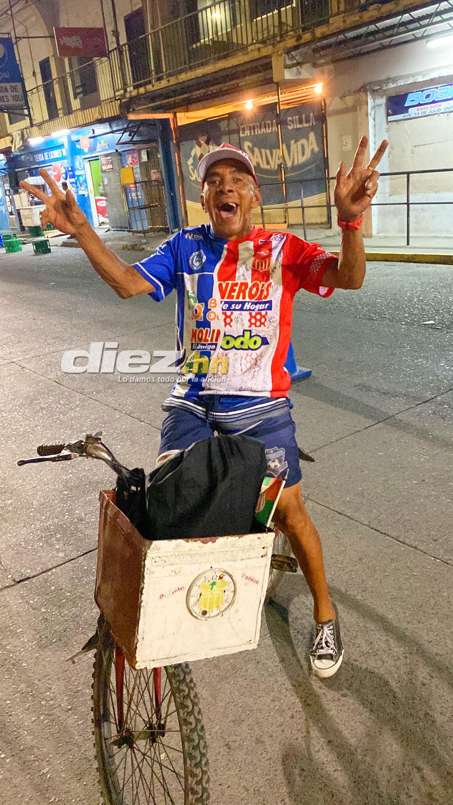 Chilo, el popular fanático ceibeño del Vida, tiene el corazón partido por su ciudad.