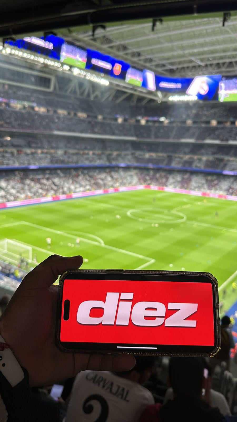 El infiltrado en el Bernabéu, Vinicius cambió de look y personalidades hondureñas en el Clásico Madrid - Barça