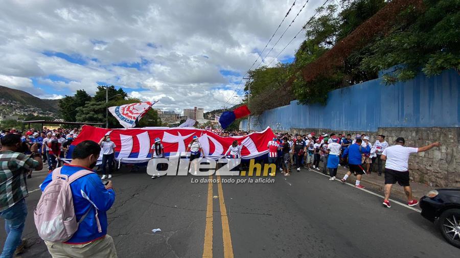 ¡Leones, banderas y selfies! Tegucigalpa se viste de fiesta con la final del fútbol hondureño Olimpia vs. Real España