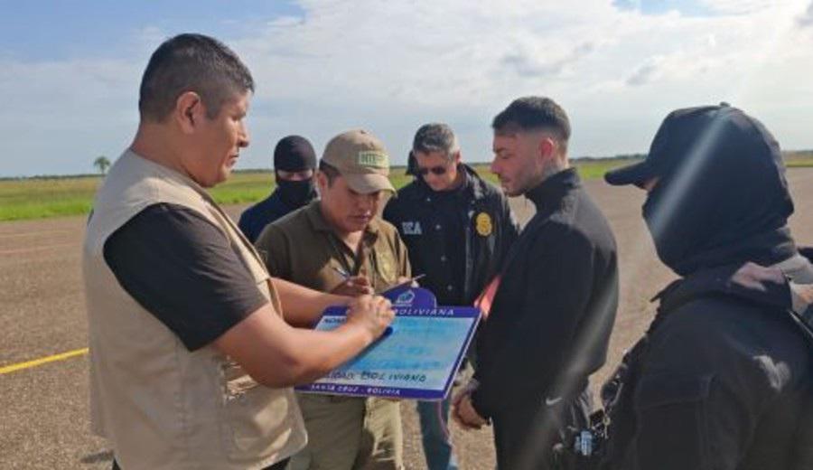 Capturan a uno de los narco-futbolistas más buscados por la DEA: polémica imágen con Pablo Escobar y los lujos que tenía