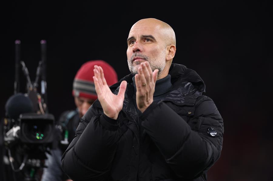 El polémico gesto de Pep Guardiola a los aficionados del Liverpool tras la derrota del Manchester City ¿Qué le cantaron?