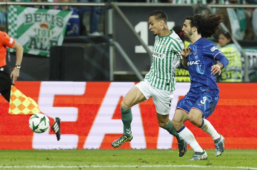 Chelsea consigue lo que nadie ha hecho: festejo por el título, el jugador que se comió a Antony y un Betis destrozado