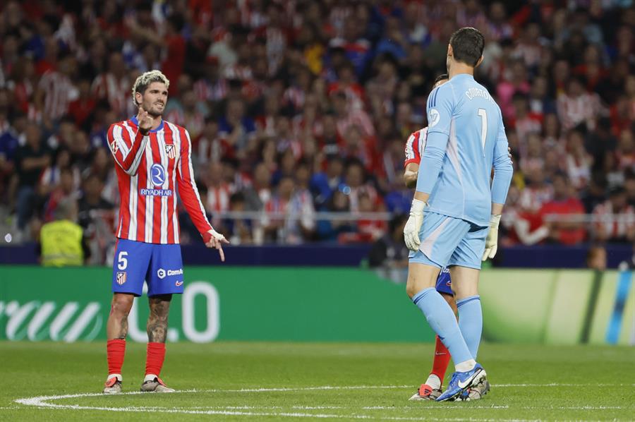 La bronca de Vinicius, revelan los objetos que tiraron a Courtois y la tristeza de Bellingham tras el Atlético - Real Madrid