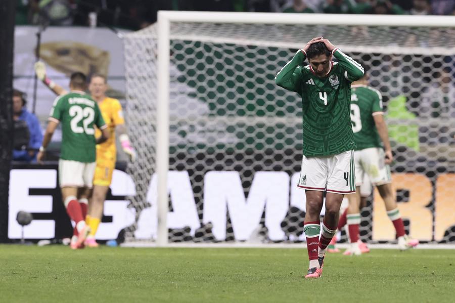 Cruce del Vasco Aguirre y México desgarrado; Inglaterra emula a Honduras y Costa Rica