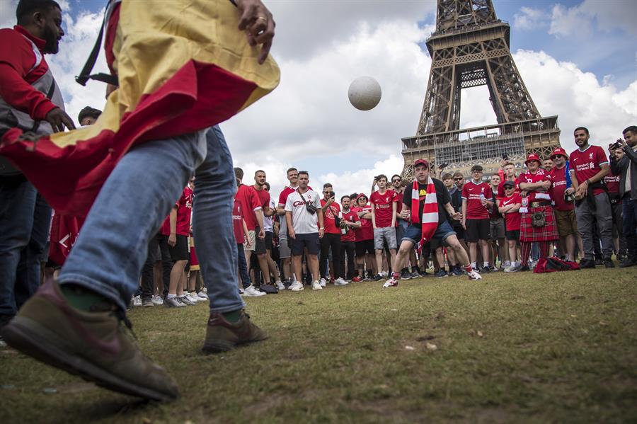 Ambientazo en París por la gran final de la Champions League; los ‘recaditos’ de la afición del Real Madrid para Mbappé