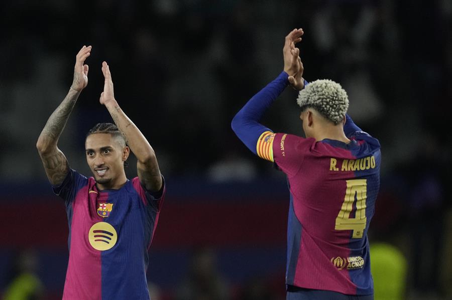 El festejo de Pep tras la sufrida clasificación a playoffs de la Champions, Barcelona dejó ir el segundo lugar y Rodrygo brilló
